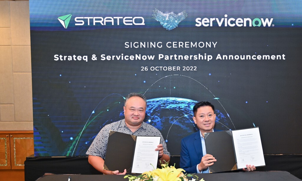 Datuk Tan Seng Kit, Group Managing Director, Strateq with Eric Quah, Country Manager, ServiceNow during the Announcement